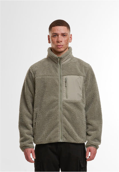 Bonded Sherpa Jacket in Pale Olive, getragen