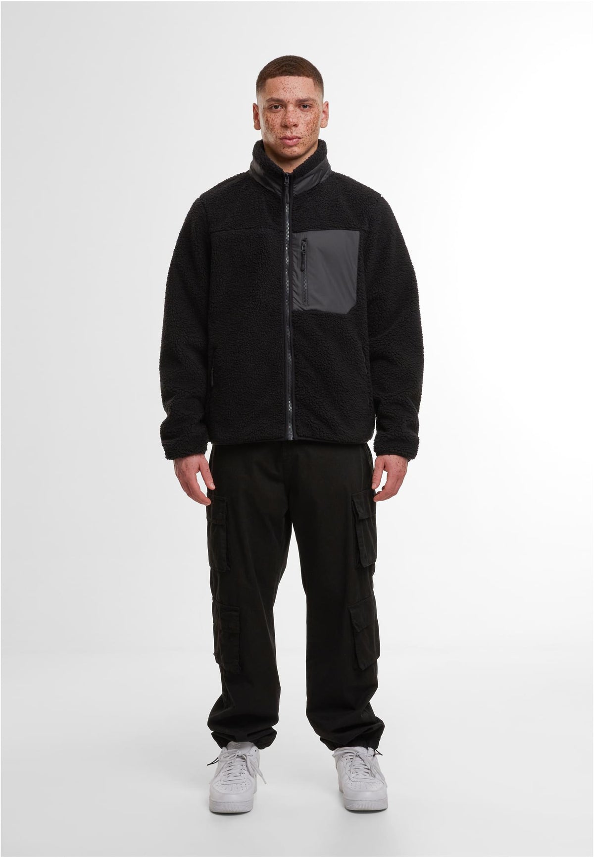 Bonded Sherpa Jacket in Schwarz, getragen