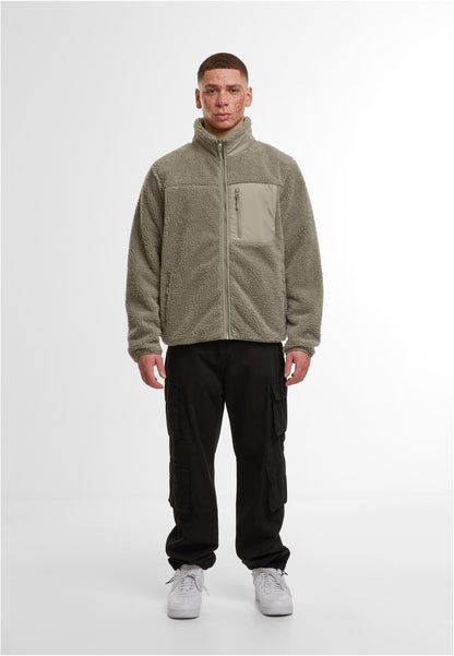 Bonded Sherpa Jacket in Pale Olive, getragen
