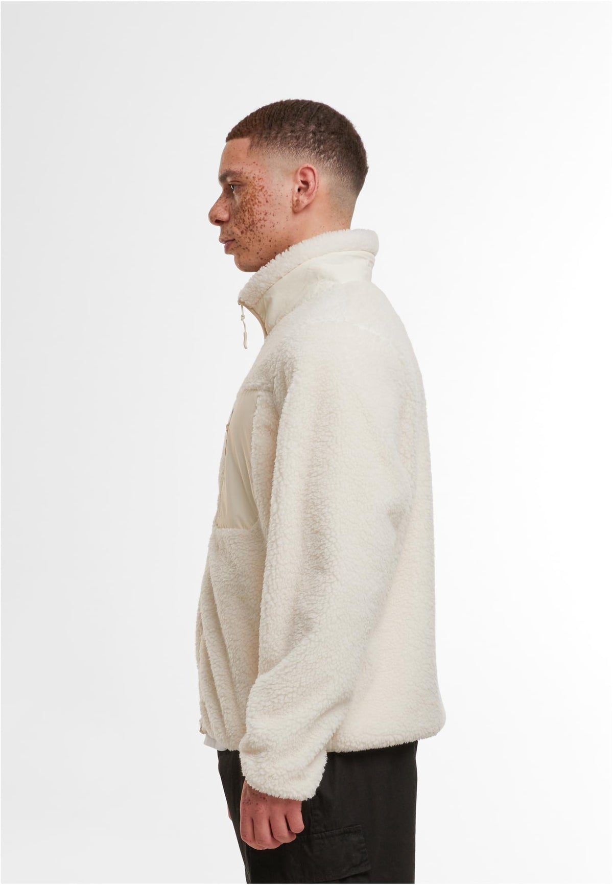 Bonded Sherpa Jacket in White Sand, getragen