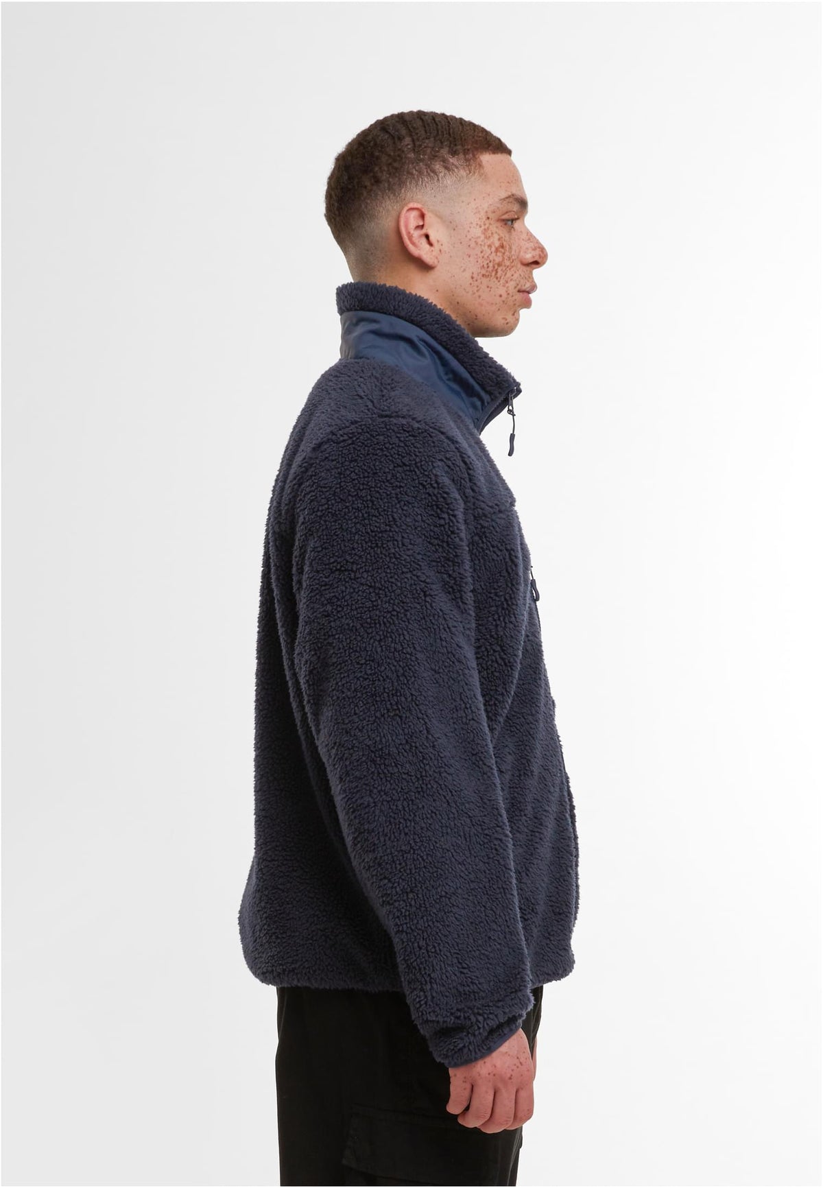 Bonded Sherpa Jacket in Navy, getragen