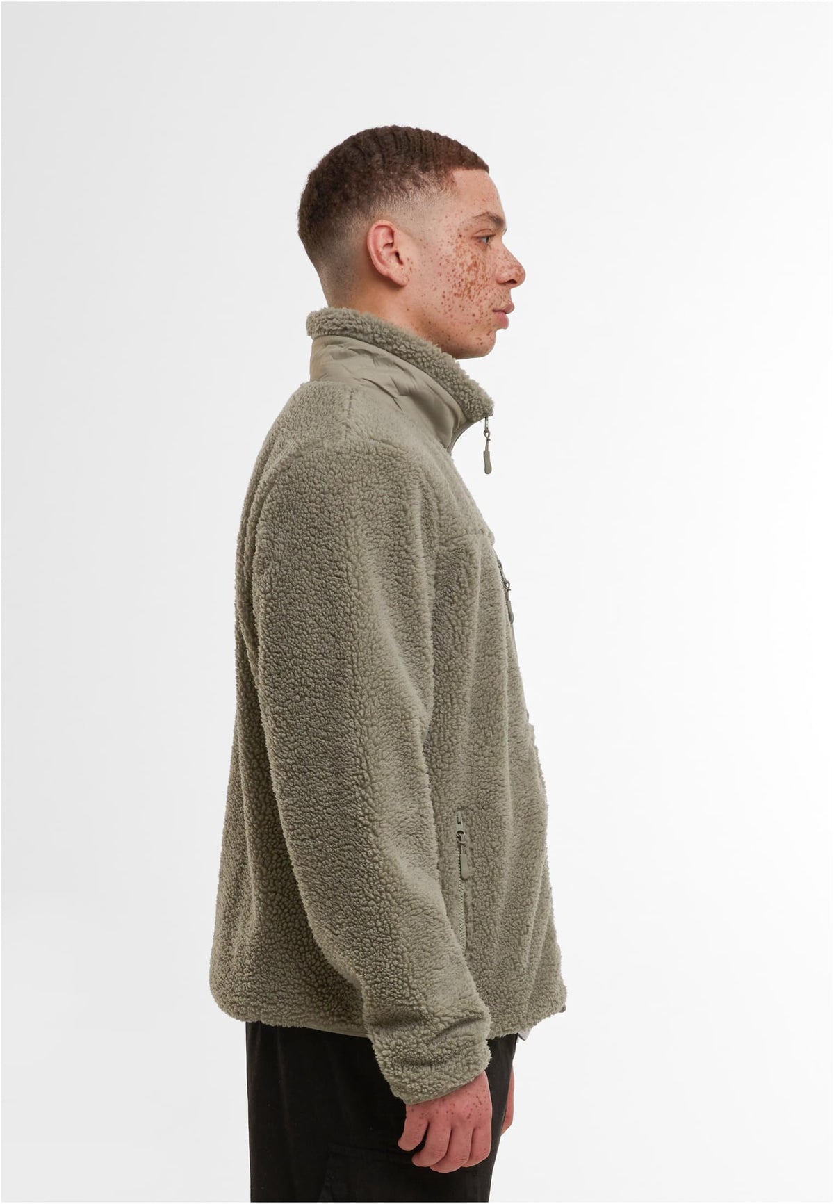 Bonded Sherpa Jacket in Pale Olive, getragen
