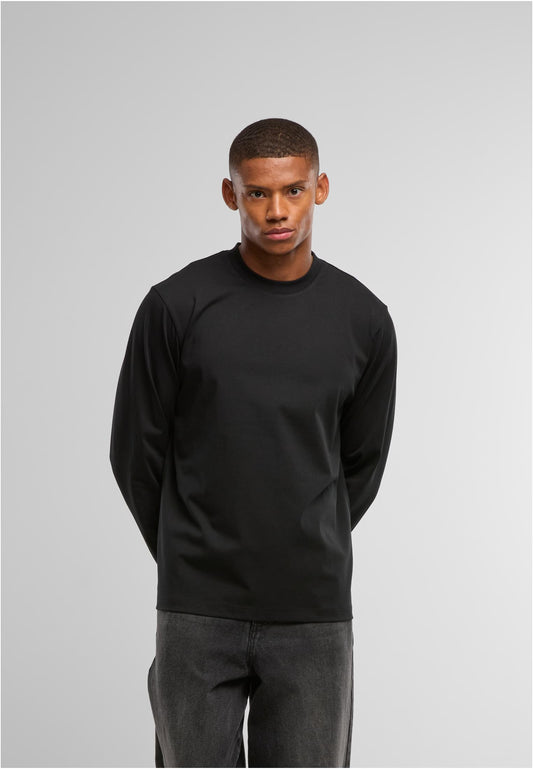 Sorona Loose Longsleeve in Schwarz, getragen