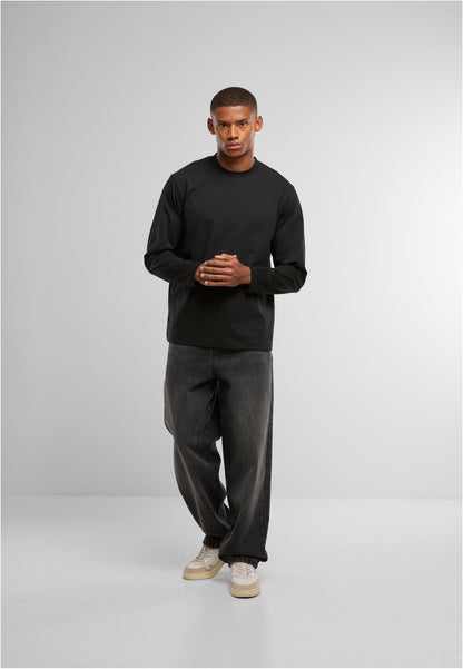 Sorona Loose Longsleeve in Schwarz, getragen