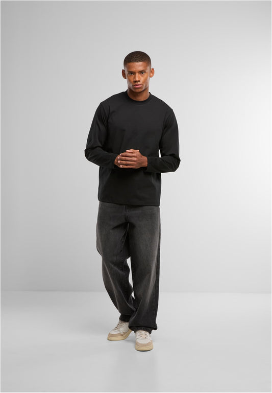 Sorona Loose Longsleeve in Schwarz, getragen