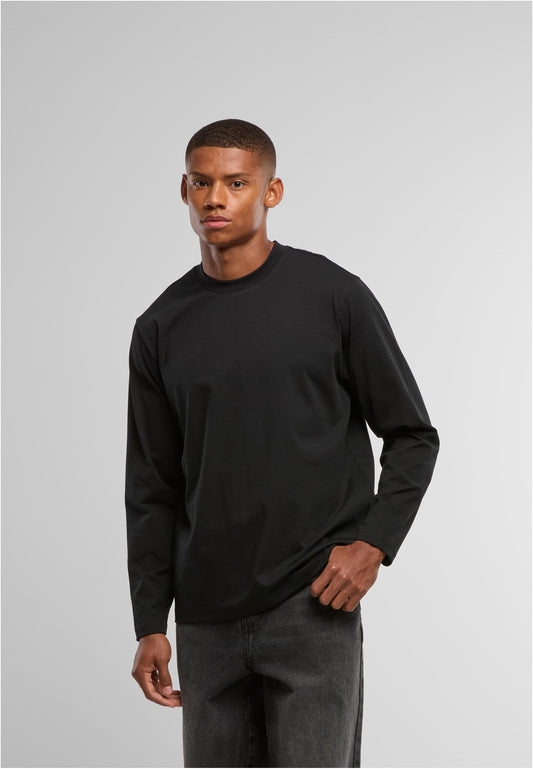 Sorona Loose Longsleeve in Schwarz, getragen