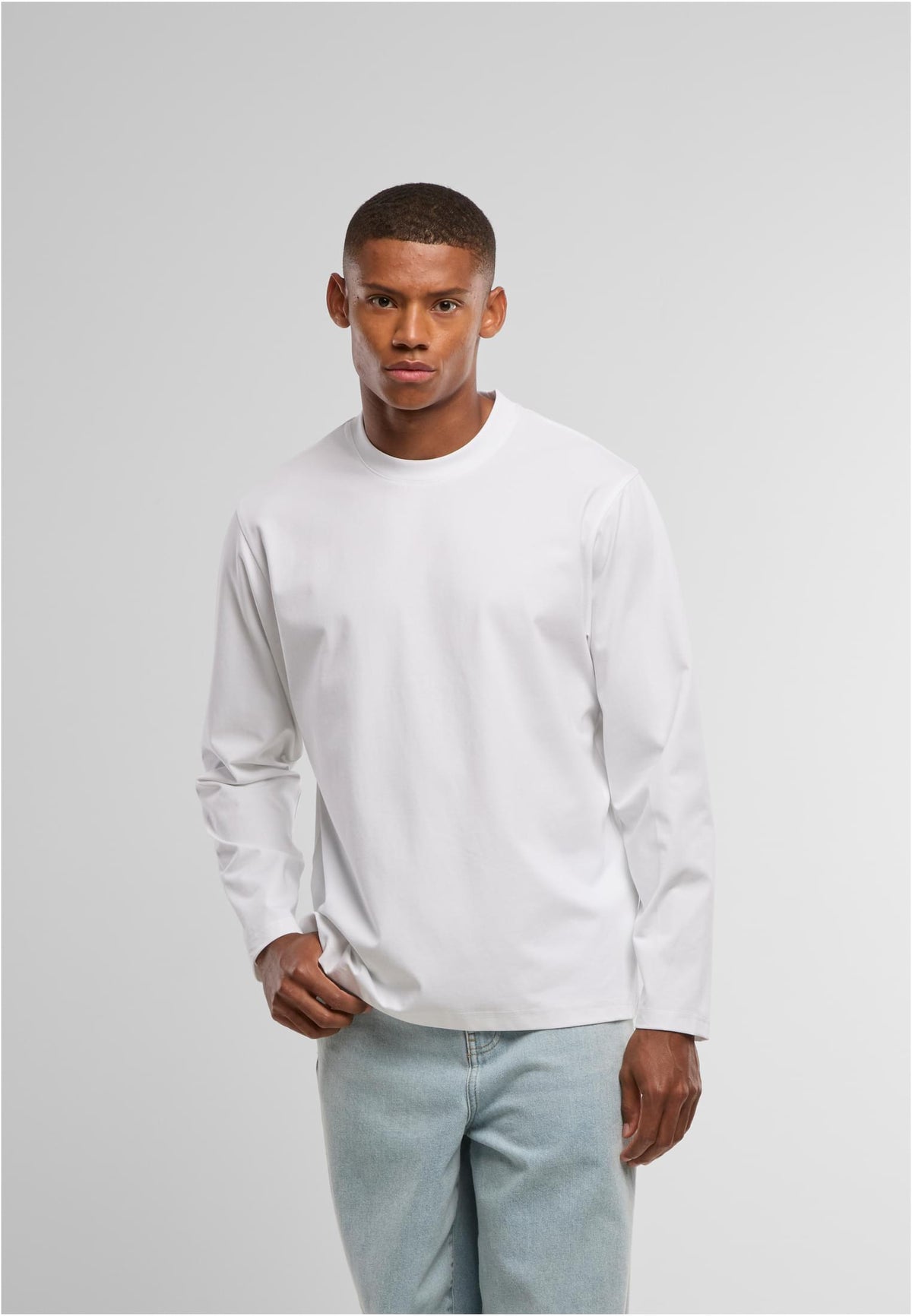 Sorona Loose Longsleeve in White, getragen