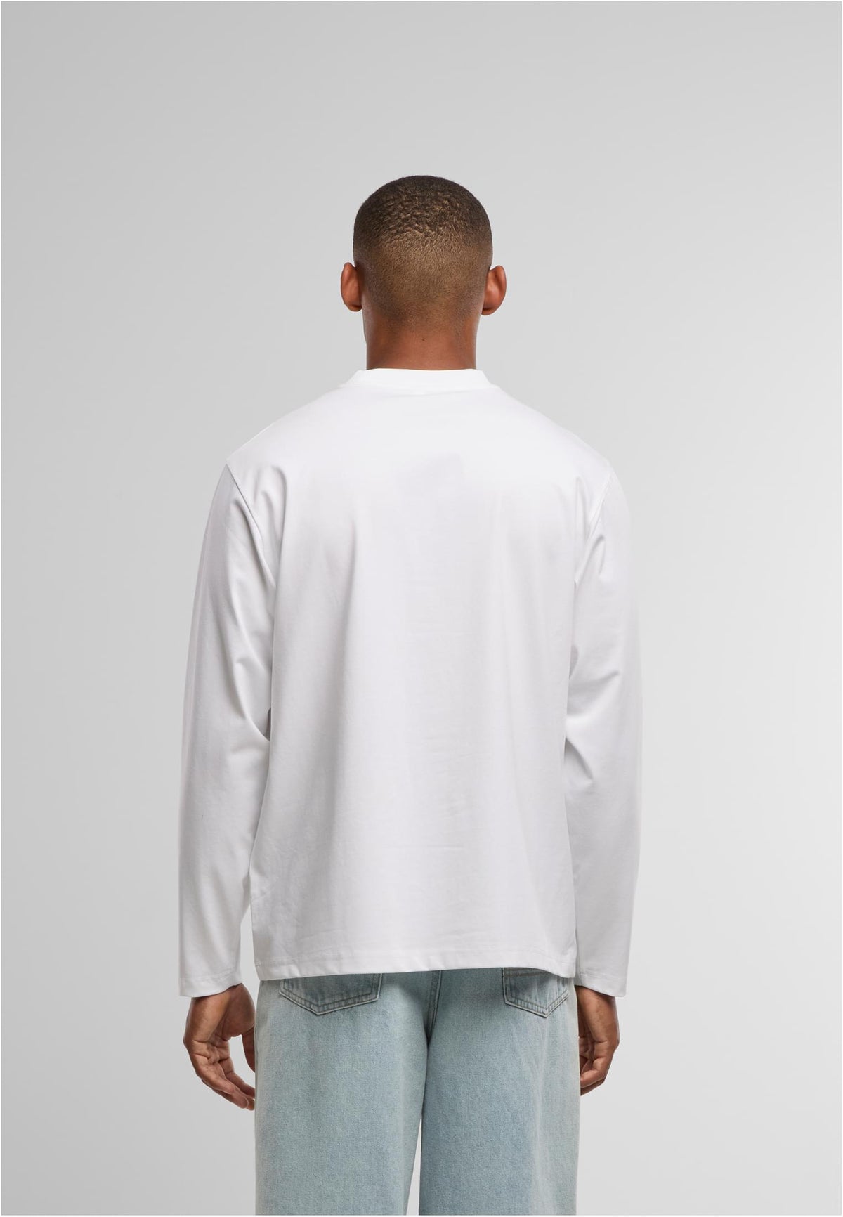 Sorona Loose Longsleeve in White, getragen