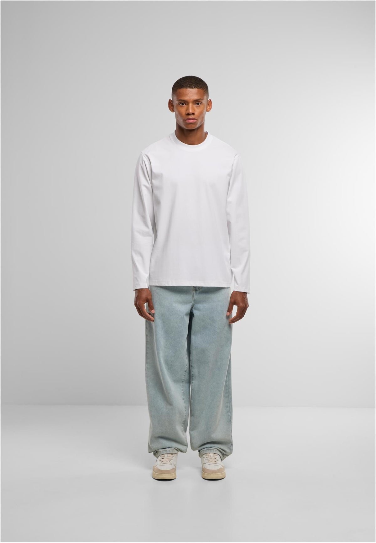 Sorona Loose Longsleeve in White, getragen