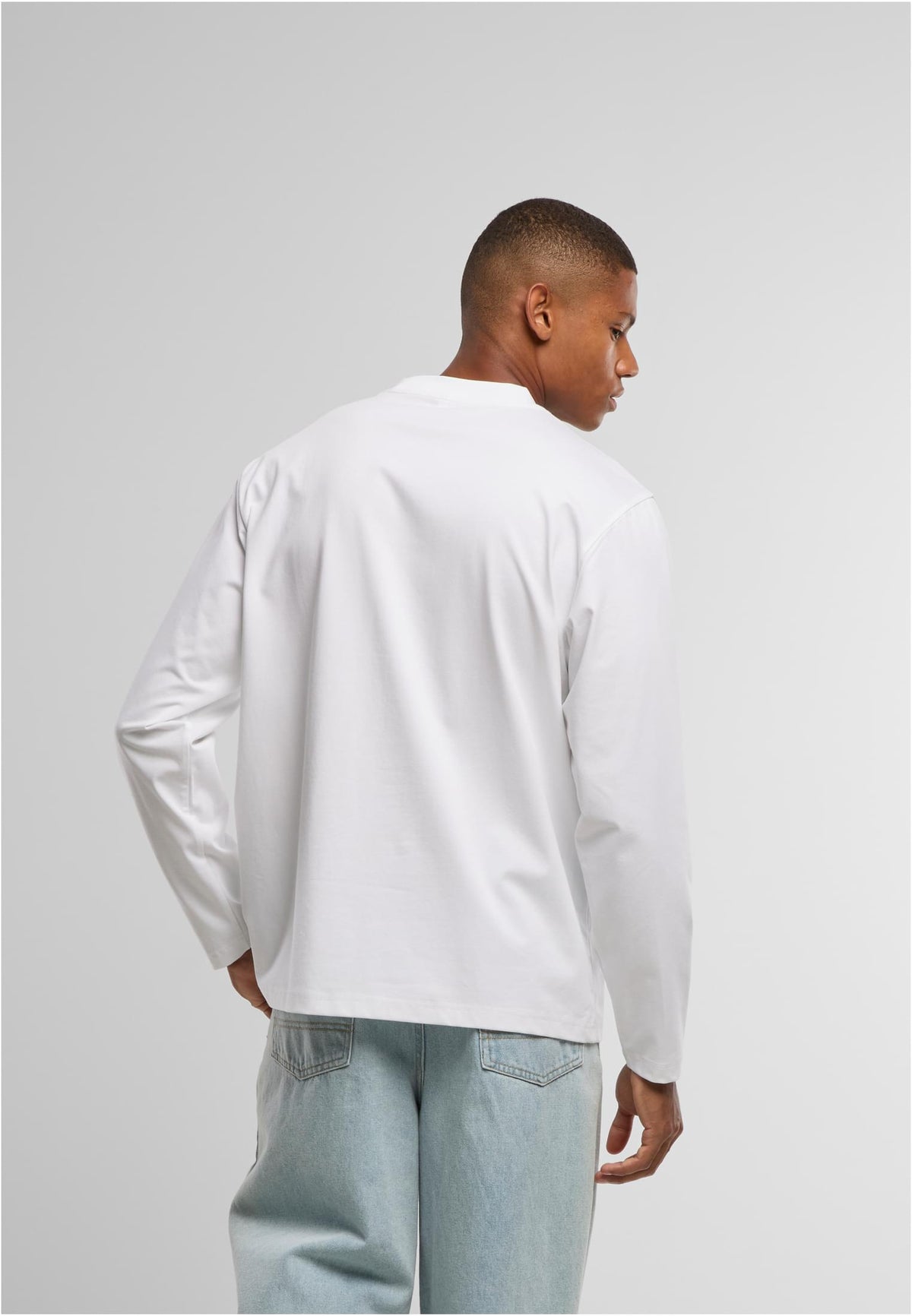 Sorona Loose Longsleeve in White, getragen