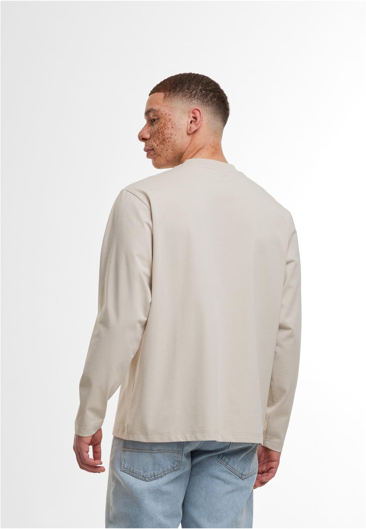 Sorona Loose Longsleeve in Cloud, getragen