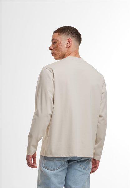Sorona Loose Longsleeve in Cloud, getragen