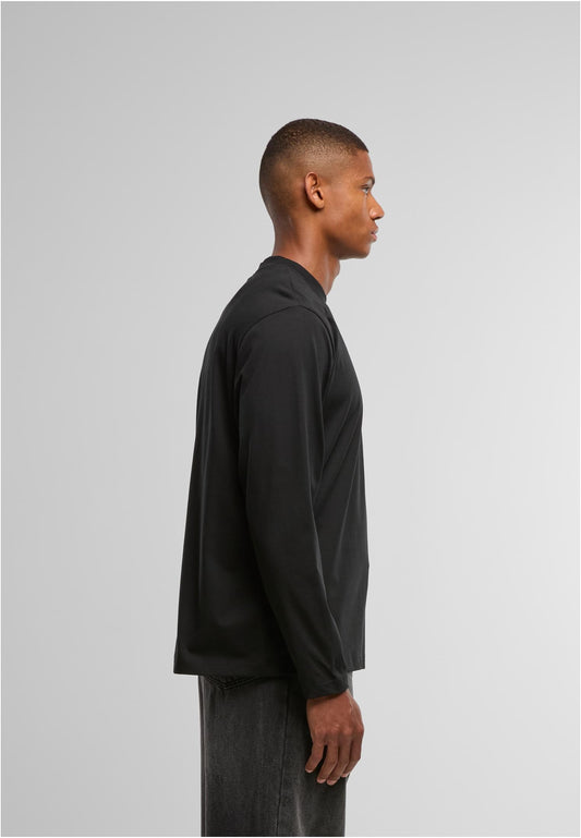 Sorona Loose Longsleeve in Schwarz, getragen