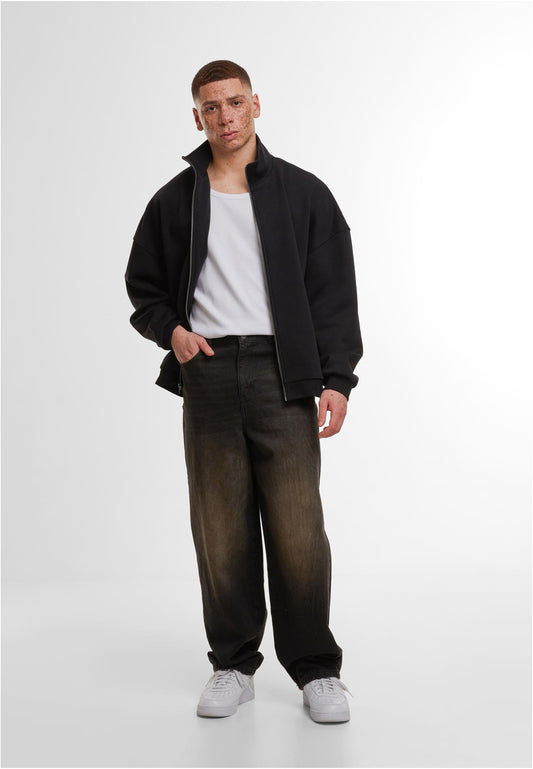 Oversized Zip jacket in Schwarz, getragen