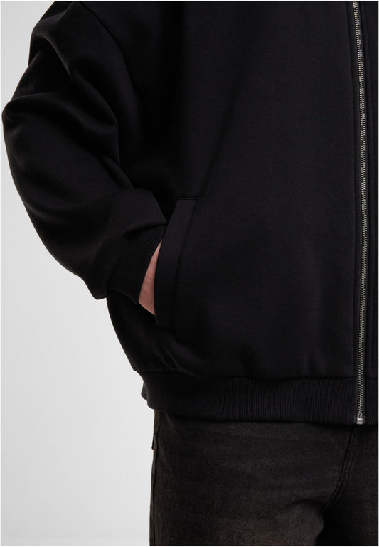 Oversized Zip jacket in Schwarz, getragen