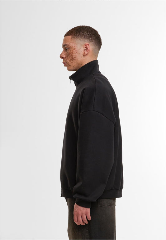 Oversized Zip jacket in Schwarz, getragen