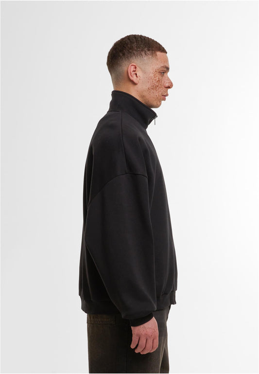 Oversized Zip jacket in Schwarz, getragen