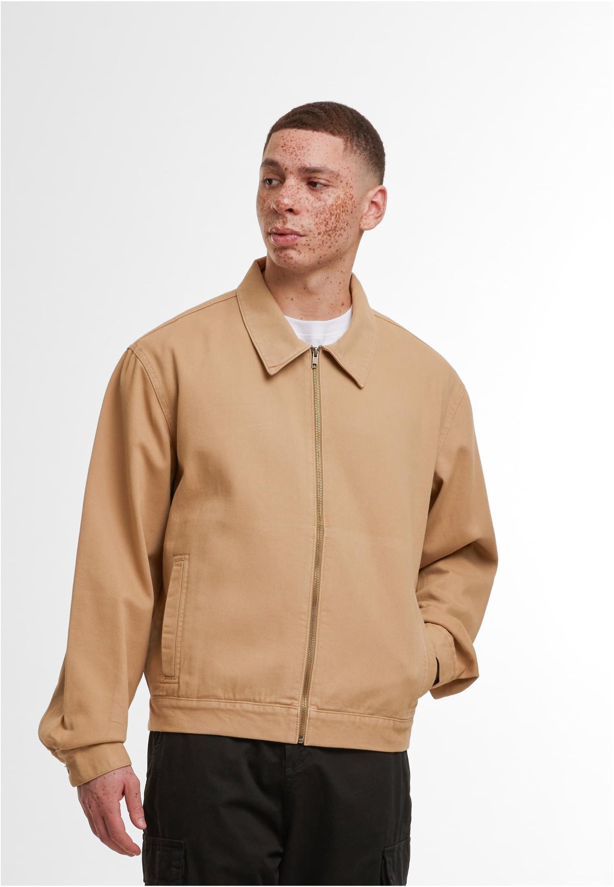 Basic Workwear Jacket in Union Beige, getragen