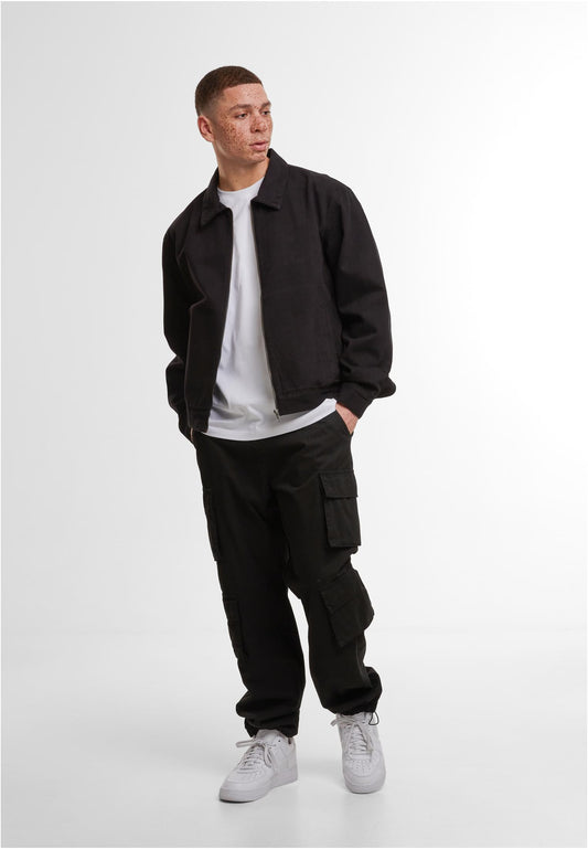 Basic Workwear Jacket in Schwarz, getragen