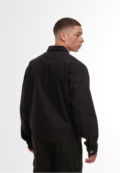 Basic Workwear Jacket in Schwarz, getragen