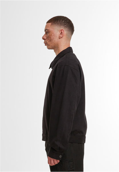 Basic Workwear Jacket in Schwarz, getragen