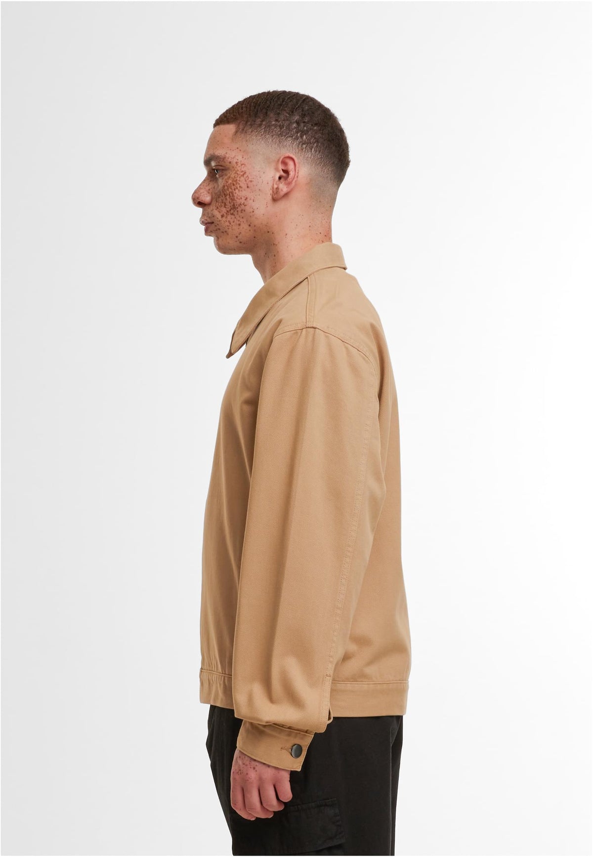 Basic Workwear Jacket in Union Beige, getragen